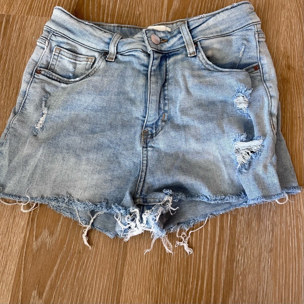 H&M light wash destroyed Jean shorts